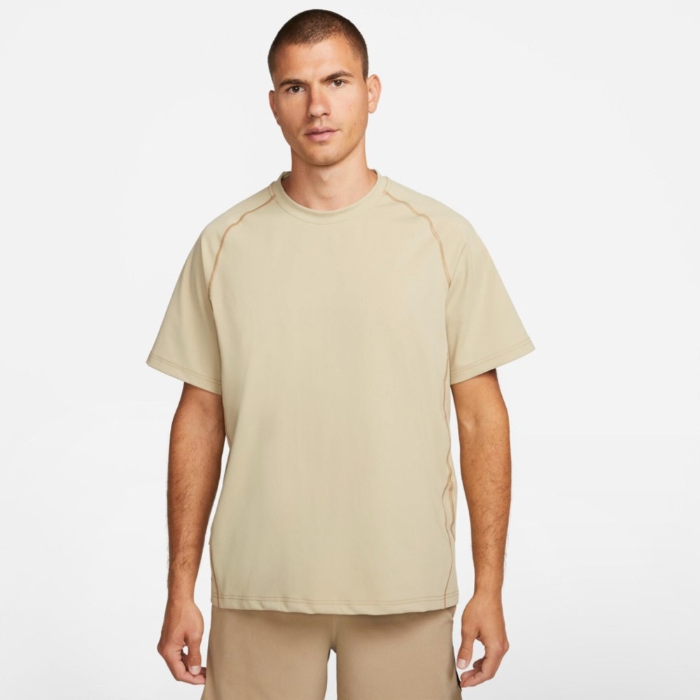 Nike Dri-FIT ADV A.P.S. Men’s short sleeve shirt